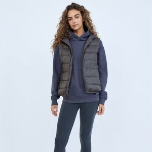 Like New! Packable goose-down puffer vest Sz Large. Grey, Zip Pocket